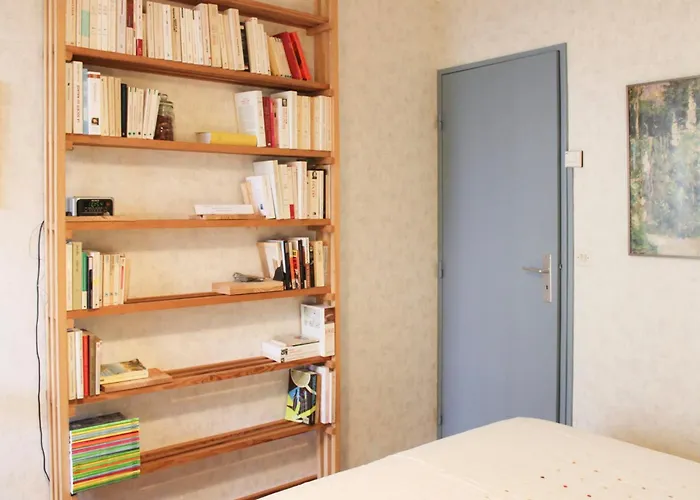 Bright Near Nation Ideal Apartment *